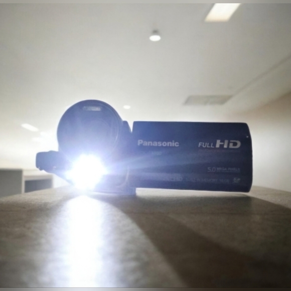 SoldPanasonic HDC-TM90 (16 GB) HD Camcorder With Original Charger Batt Excellent - Picture 6 of 16